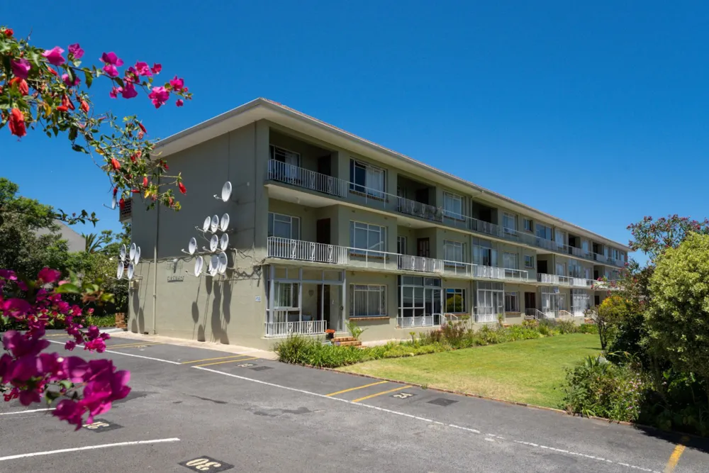 Apartment sold in Central, Somerset West - SW1688002