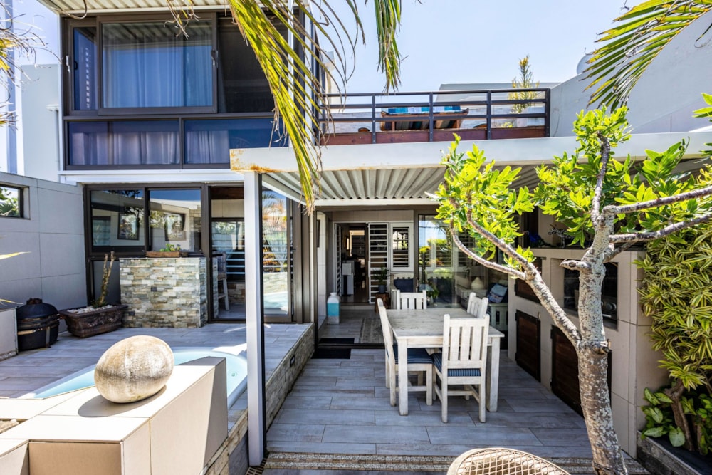 Townhouse for sale in Gonubie - 1ET1629324