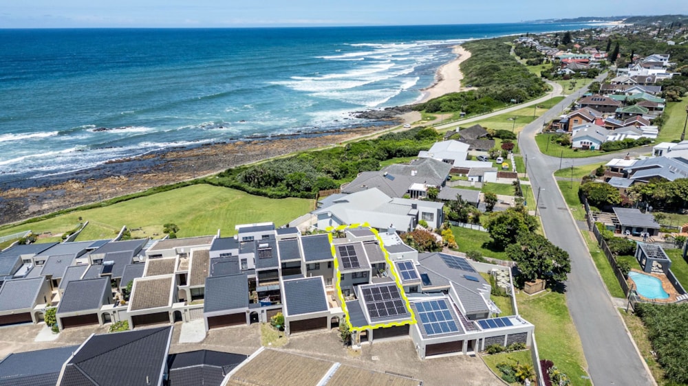 Townhouse for sale in Gonubie - 1ET1629324