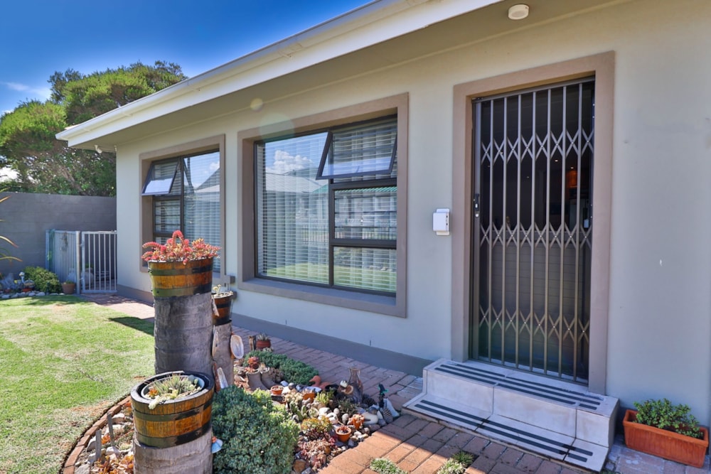 House for sale in Kleinmond - KN1685369 House for sale in Kleinmond - KN1685369