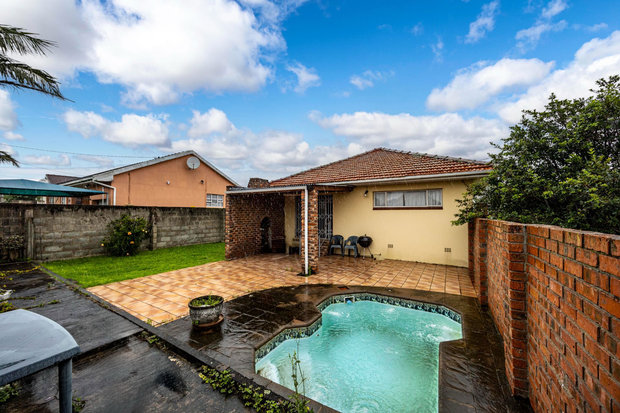 House sold in Greenfields, East London - 1EZ1687839