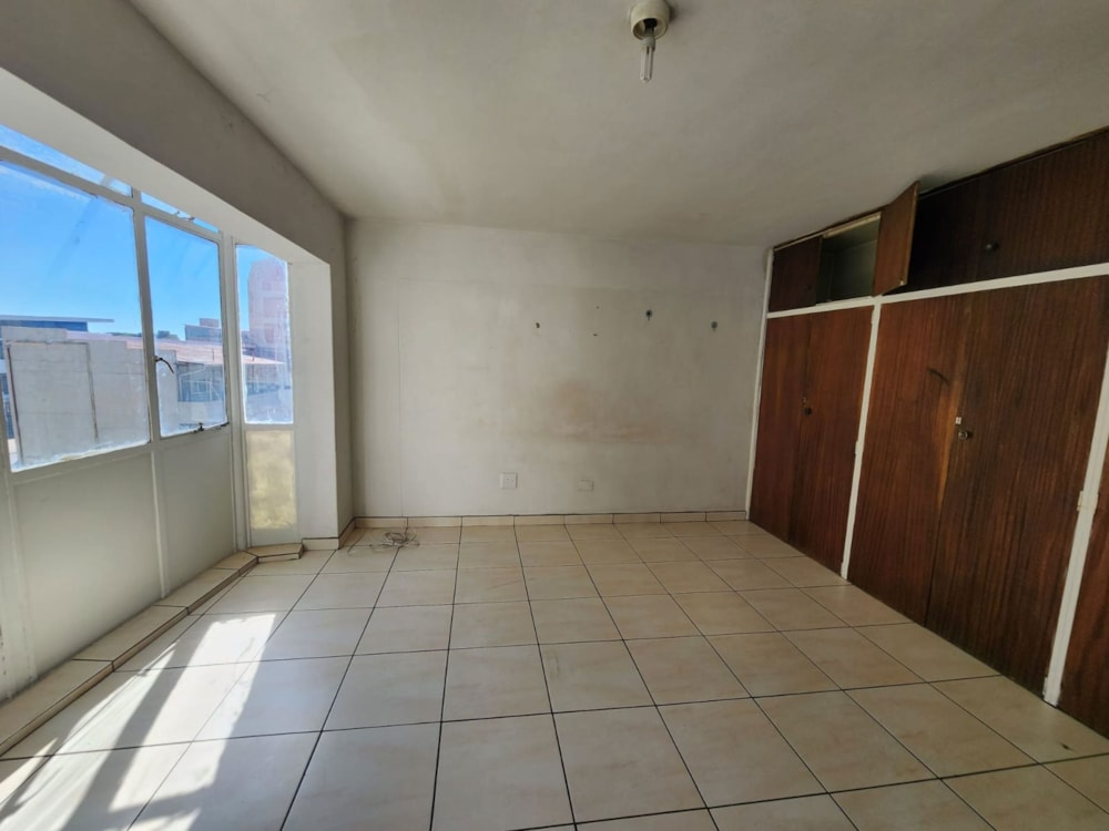 Bachelor apartment for sale in Bloemfontein Central - 1BX1687404
