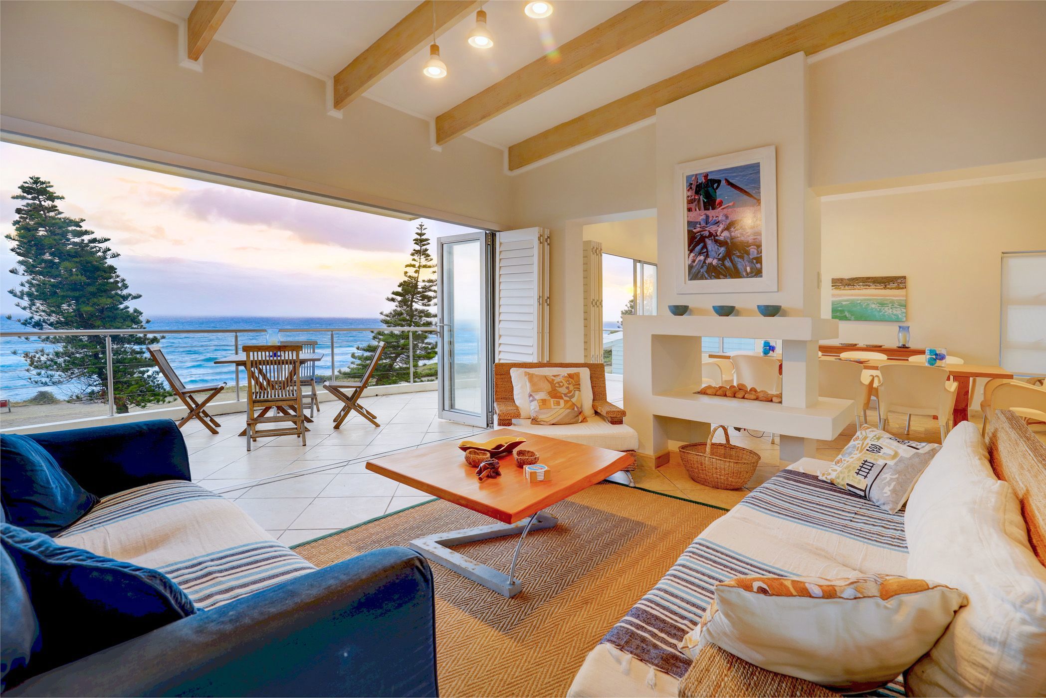 Beachfront villa sold in Glentana - 1MB1686075