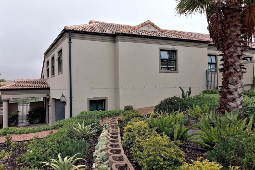 House let in Mount Royal Golf & Country Estate - 1SJ1686115 House let in Mount Royal Golf & Country Estate - 1SJ1686115