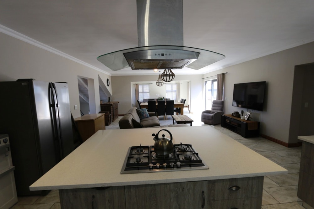 House let in Mount Royal Golf & Country Estate - 1SJ1686115 House let in Mount Royal Golf & Country Estate - 1SJ1686115