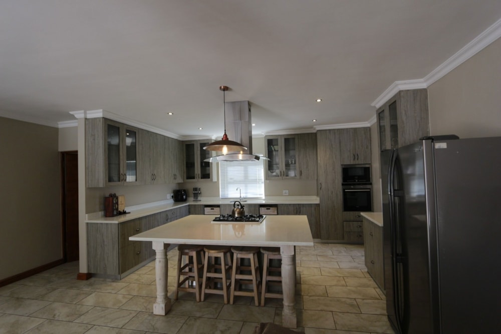 House let in Mount Royal Golf & Country Estate - 1SJ1686115 House let in Mount Royal Golf & Country Estate - 1SJ1686115