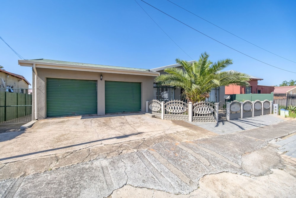 House for sale in Krugersdorp West - 1KR1687772