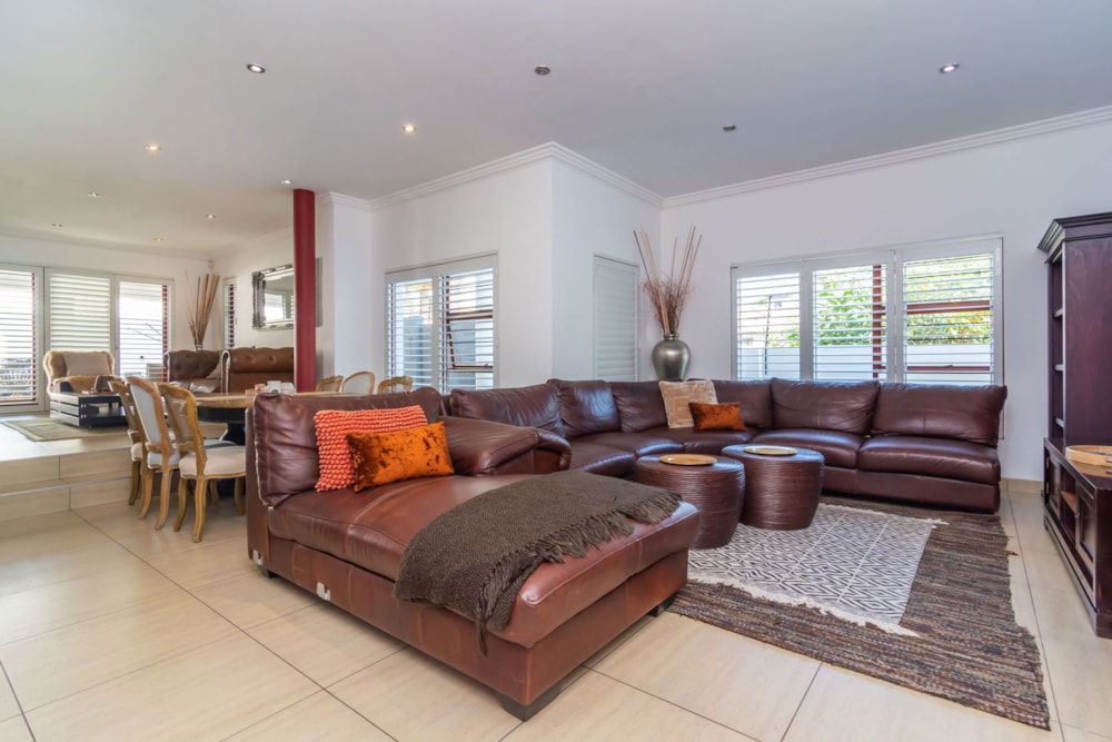 Double-storey house for sale in Rangeview - 1KR1687728 Double-storey house for sale in Rangeview - 1KR1687728