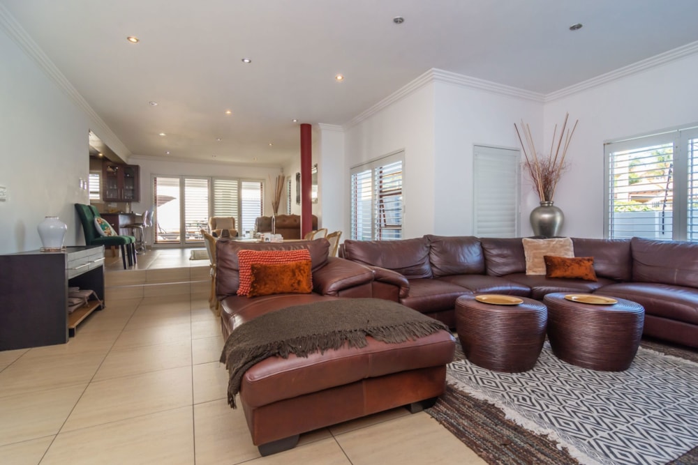 Double-storey house for sale in Rangeview - 1KR1687728 Double-storey house for sale in Rangeview - 1KR1687728