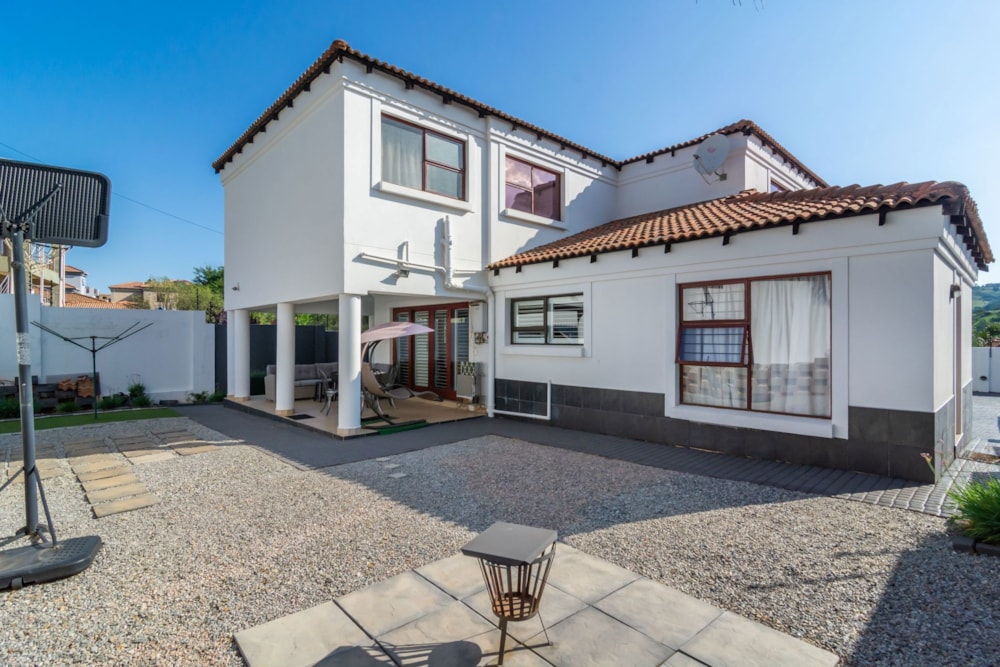 Double-storey house for sale in Rangeview - 1KR1687728 Double-storey house for sale in Rangeview - 1KR1687728