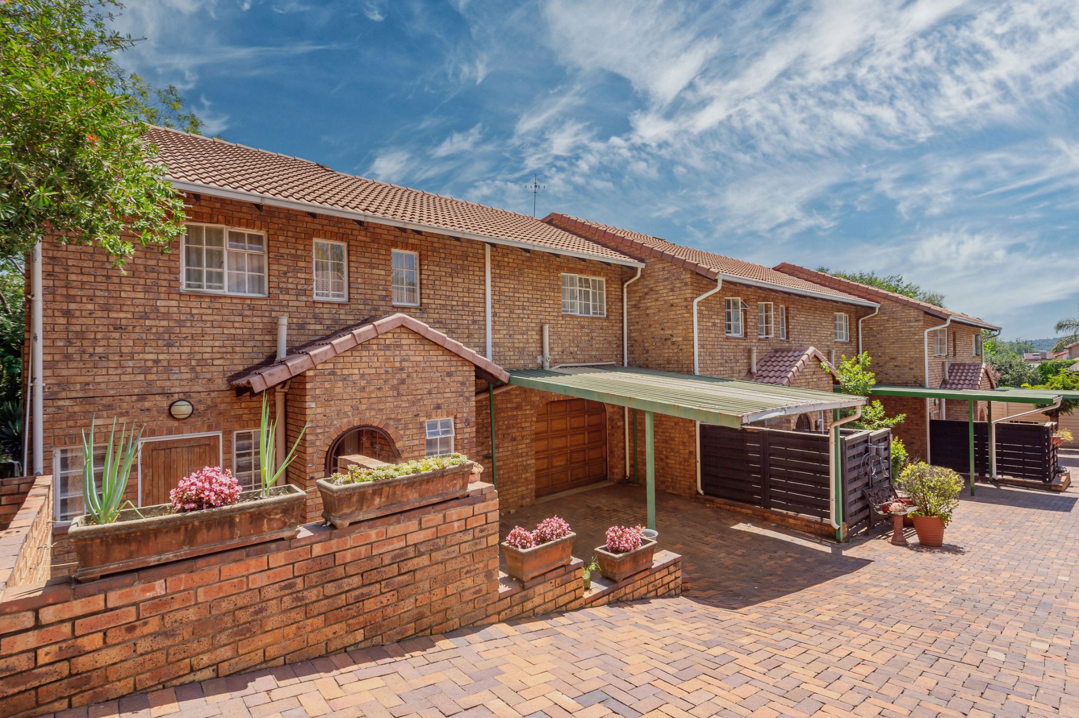 Townhouse for sale in Mondeor - 1GV1687276