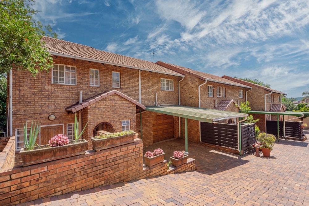 Townhouse for sale in Mondeor - 1GV1687276