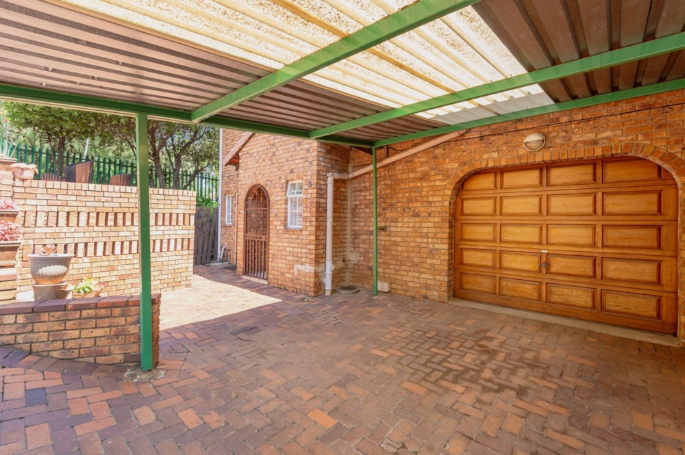 Townhouse for sale in Mondeor - 1GV1687276 Townhouse for sale in Mondeor - 1GV1687276