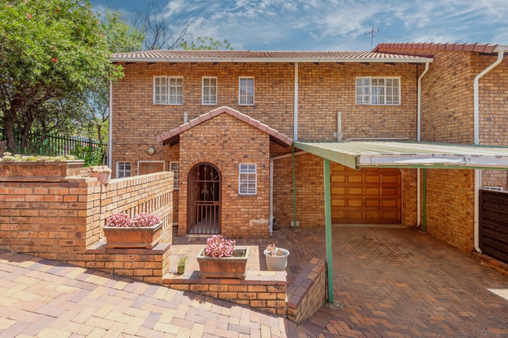 Townhouse for sale in Mondeor - 1GV1687276 Townhouse for sale in Mondeor - 1GV1687276