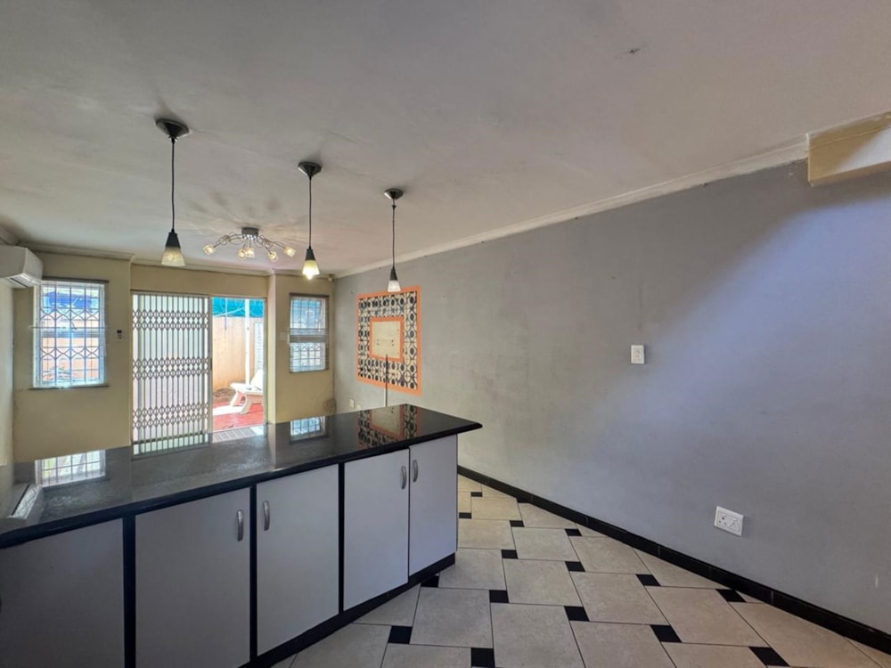 Townhouse let in Glenwood, Durban - 1DA1685985 Townhouse let in Glenwood, Durban - 1DA1685985