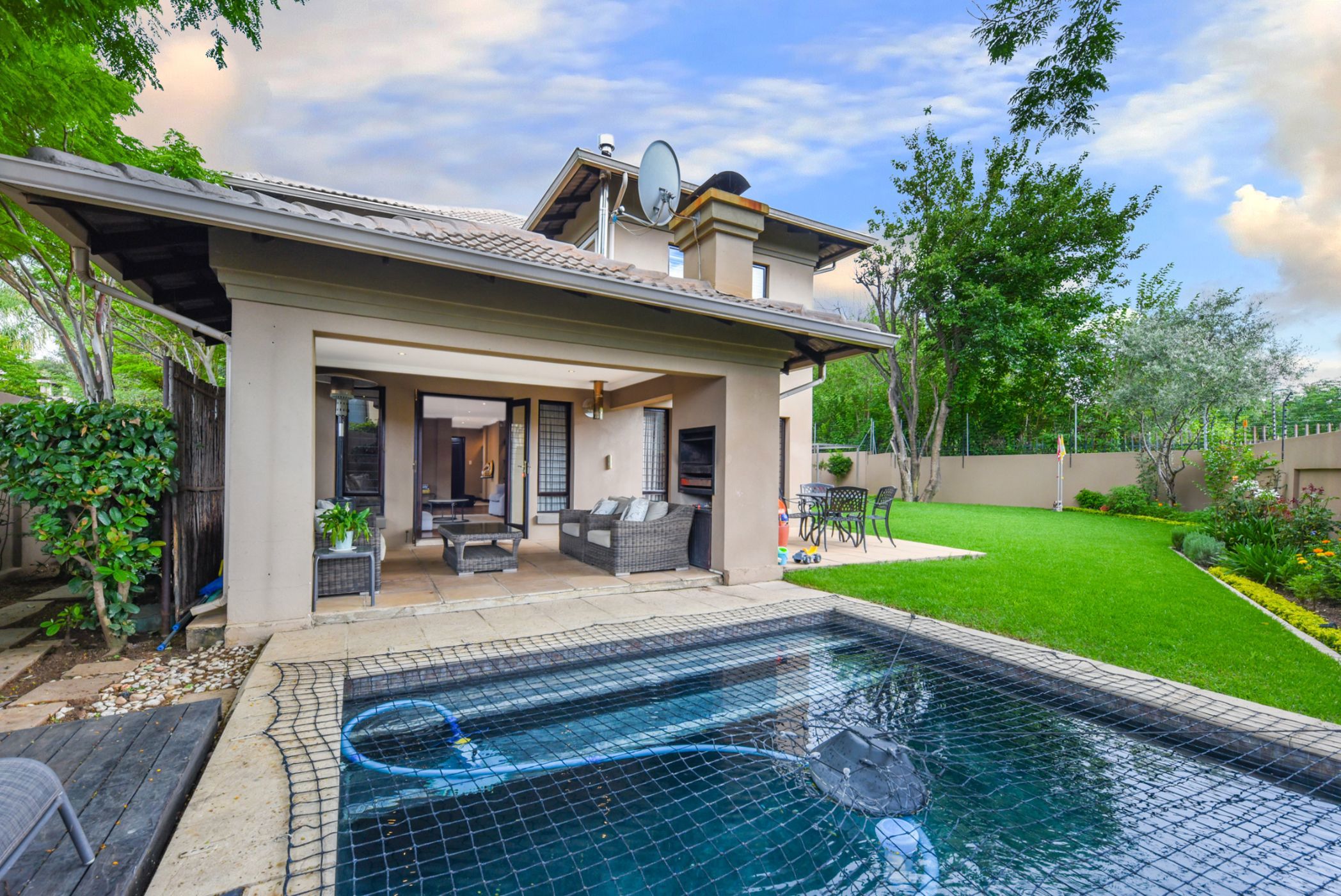 Cluster sold in Sunninghill - FW1688171