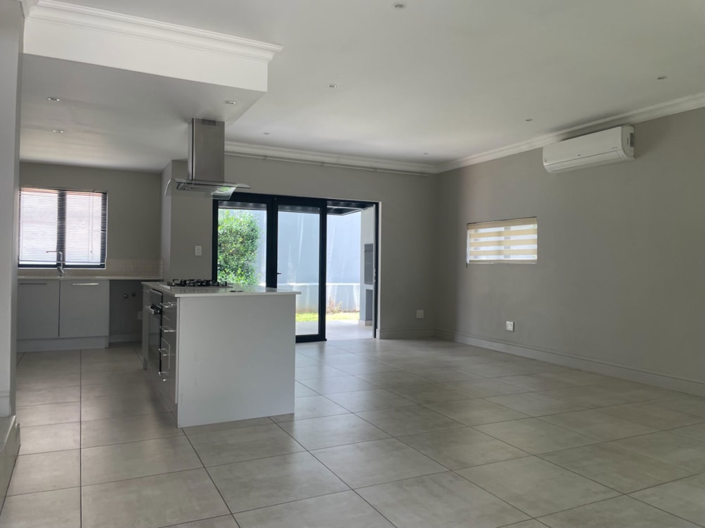 Double-storey cluster let in Broadacres - FYL1680672 Double-storey cluster let in Broadacres - FYL1680672