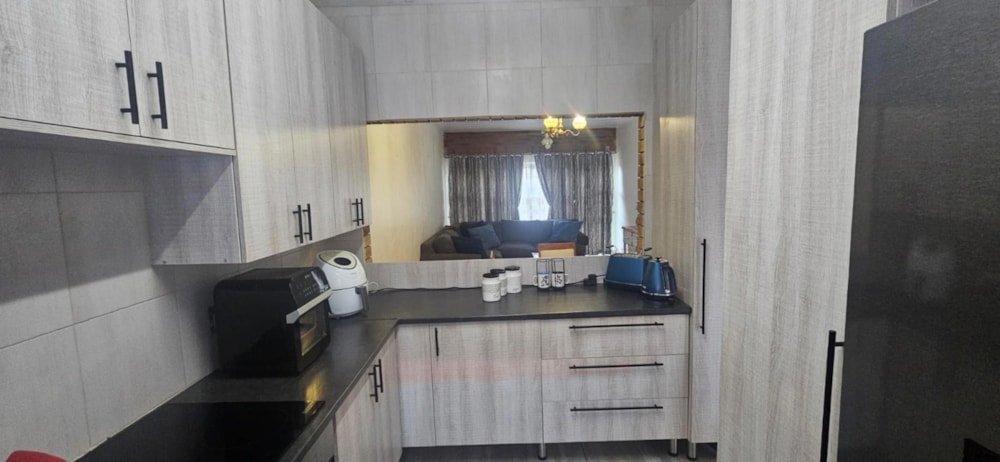 Townhouse for sale in New Redruth - 1AB1642401 Townhouse for sale in New Redruth - 1AB1642401