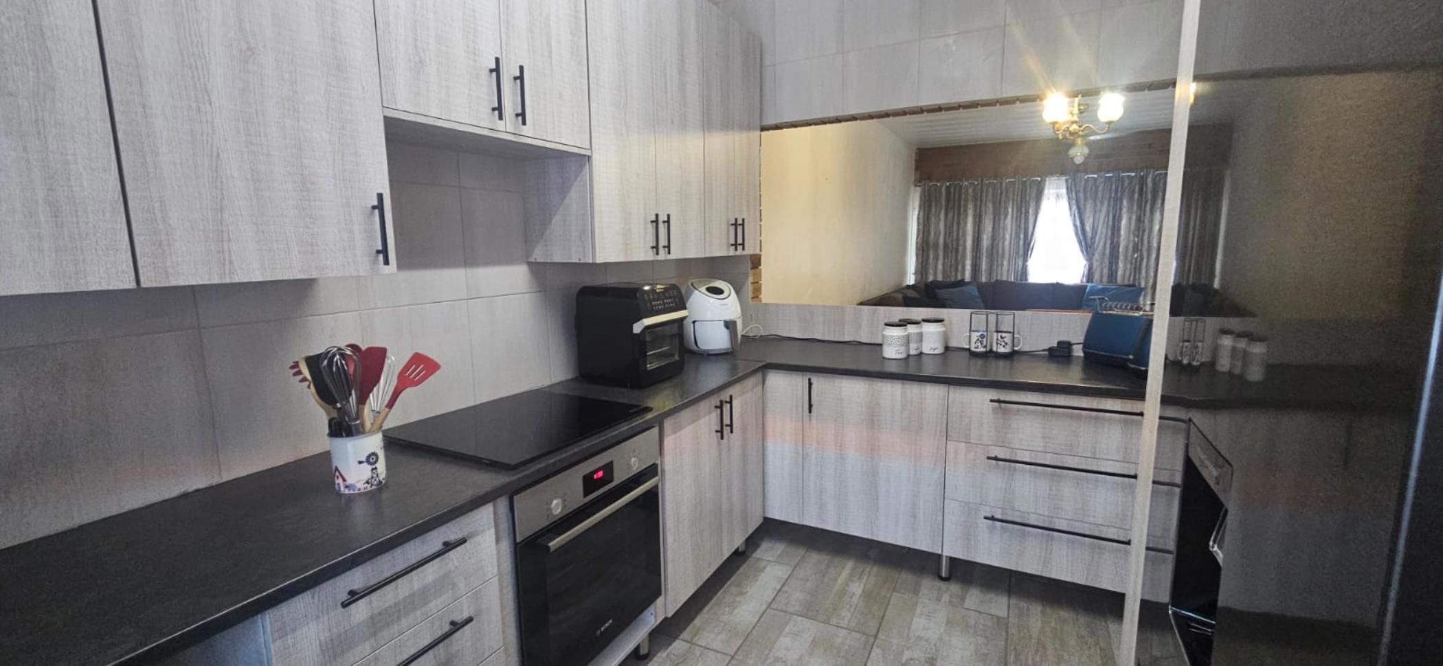 Townhouse for sale in New Redruth - 1AB1642401