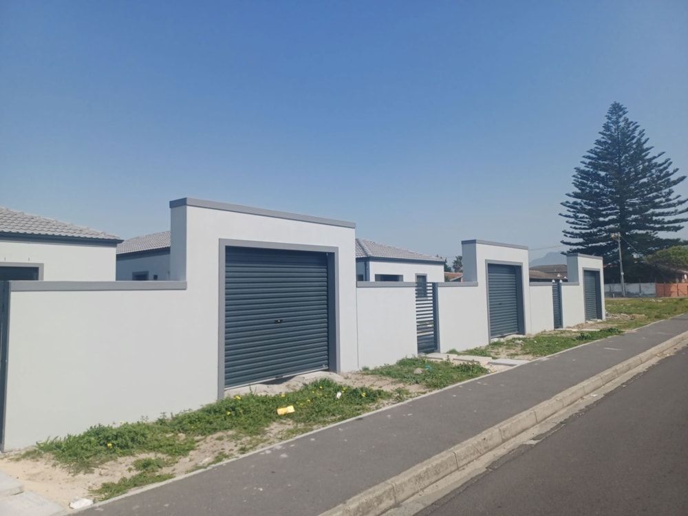 House for sale in Grassy Park - 1OT1668845 House for sale in Grassy Park - 1OT1668845