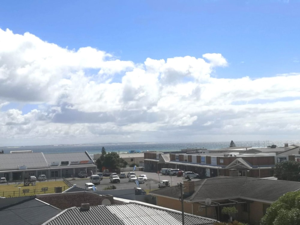 Double-storey house for sale in Struisbaai - 1SW1684598 Double-storey house for sale in Struisbaai - 1SW1684598