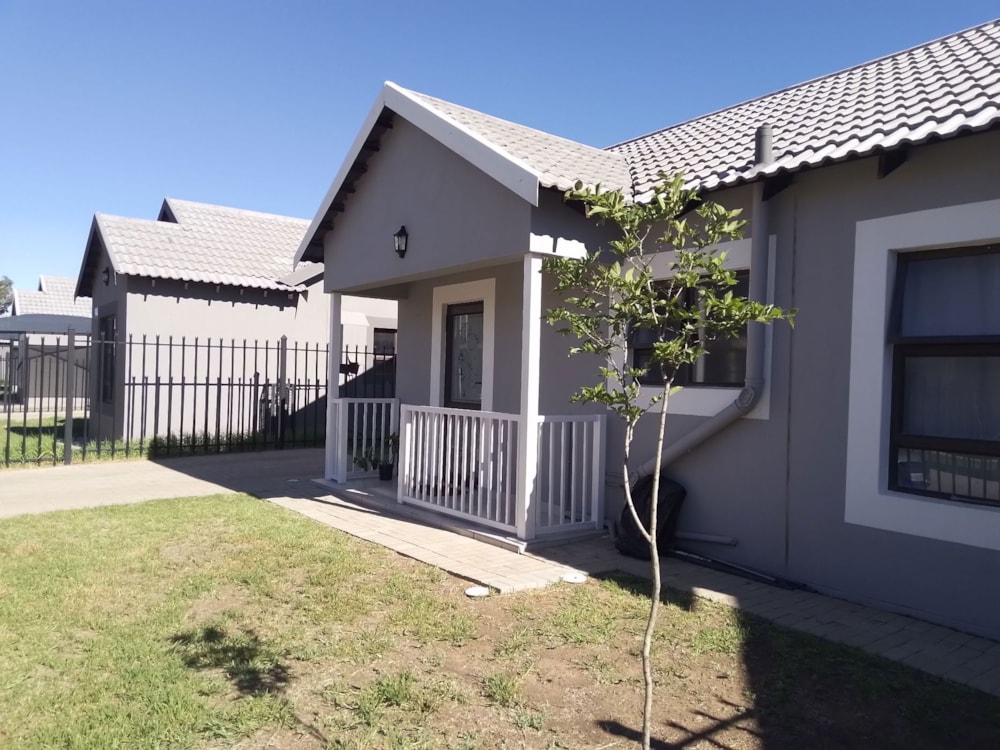 Townhouse for sale in Bloemspruit - 1BX1686780