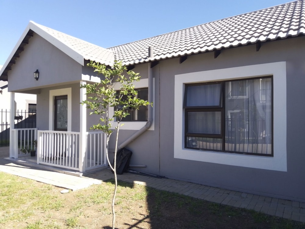Townhouse for sale in Bloemspruit - 1BX1686780