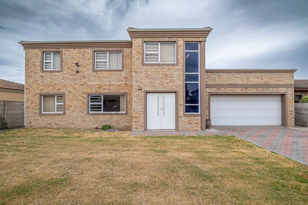 Double-storey house for sale in Bluewater Bay, Port Elizabeth, Gqeberha - 1PLZ1685648 Double-storey house for sale in Bluewater Bay, Port Elizabeth, Gqeberha - 1PLZ1685648