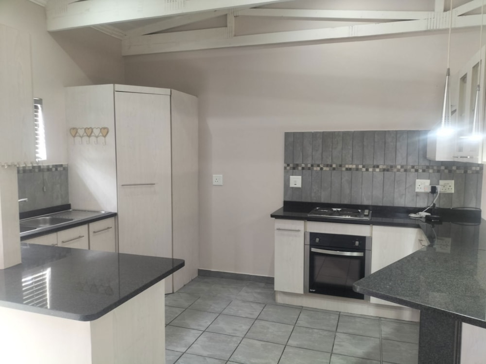 Security estate home to rent in Cashan - 1RU1685356