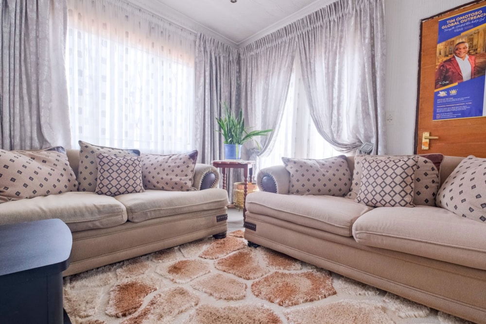 House sold in Dobsonville - RDT1685420