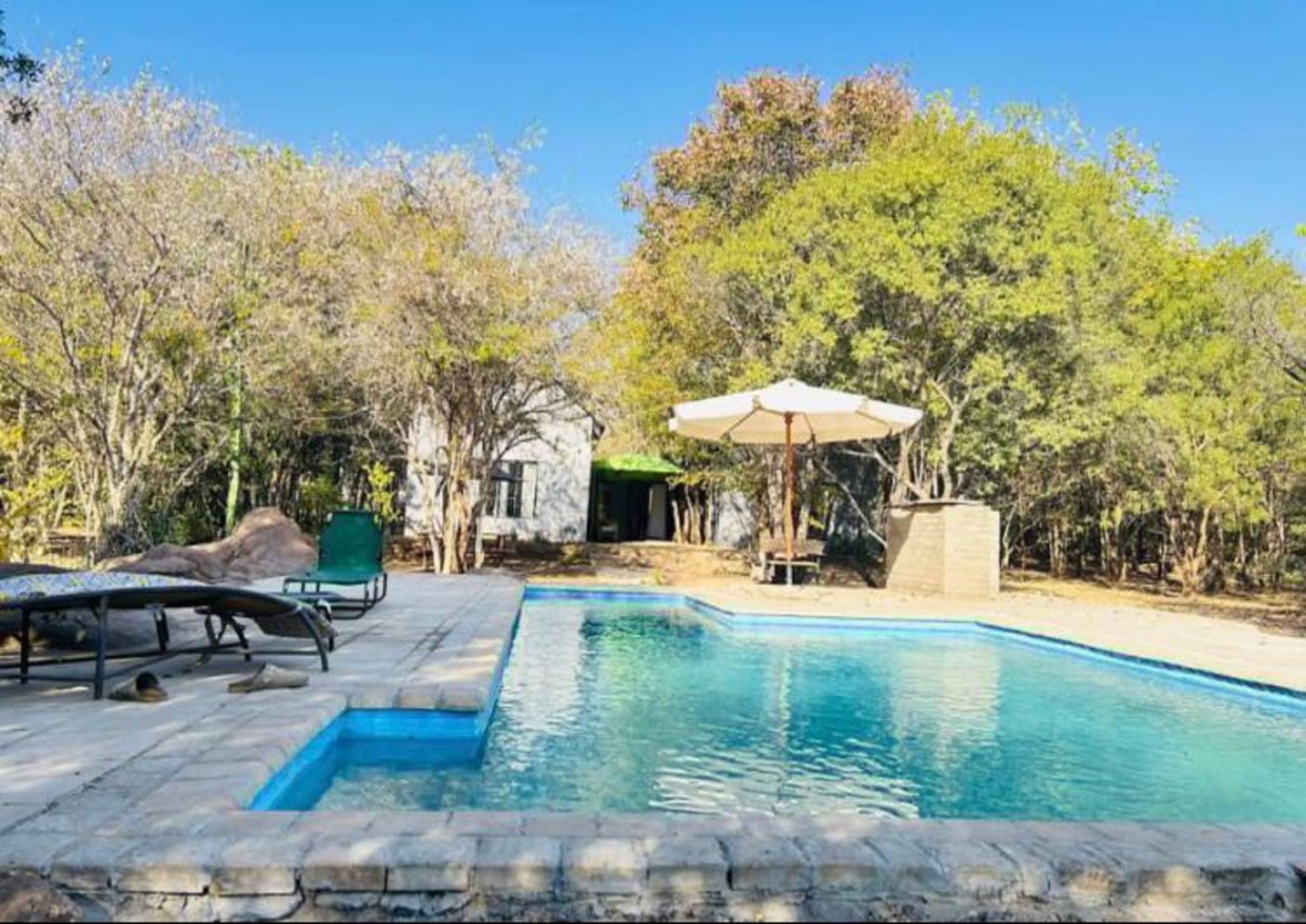 Security complex home for sale in Livingstone, Zambia - 3ZA1685540