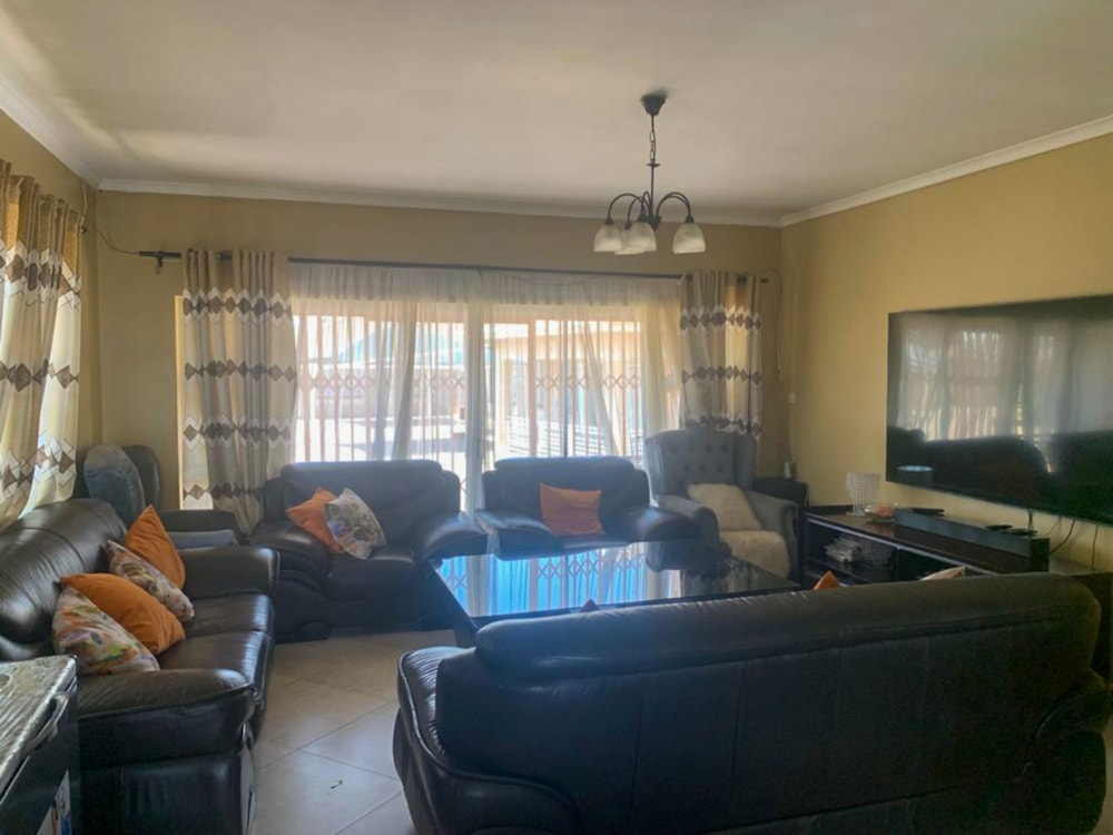 Cluster for sale in Waterfalls, Zimbabwe - 3ZB1685636