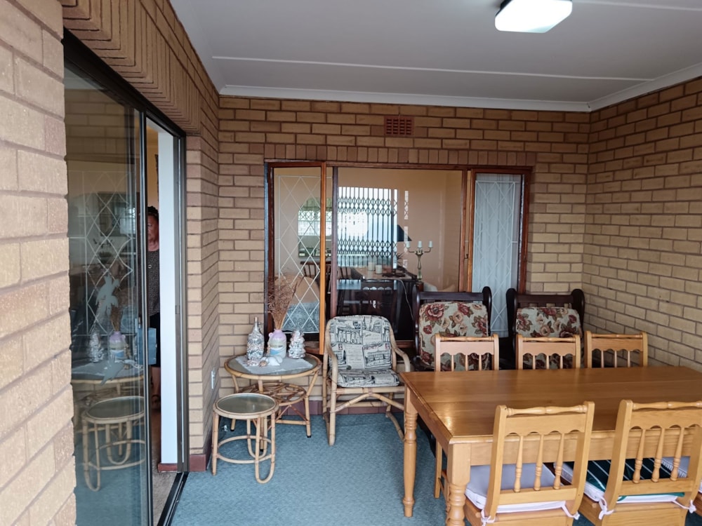 Security complex home for sale in Scottburgh - 1si1685822 Security complex home for sale in Scottburgh - 1si1685822