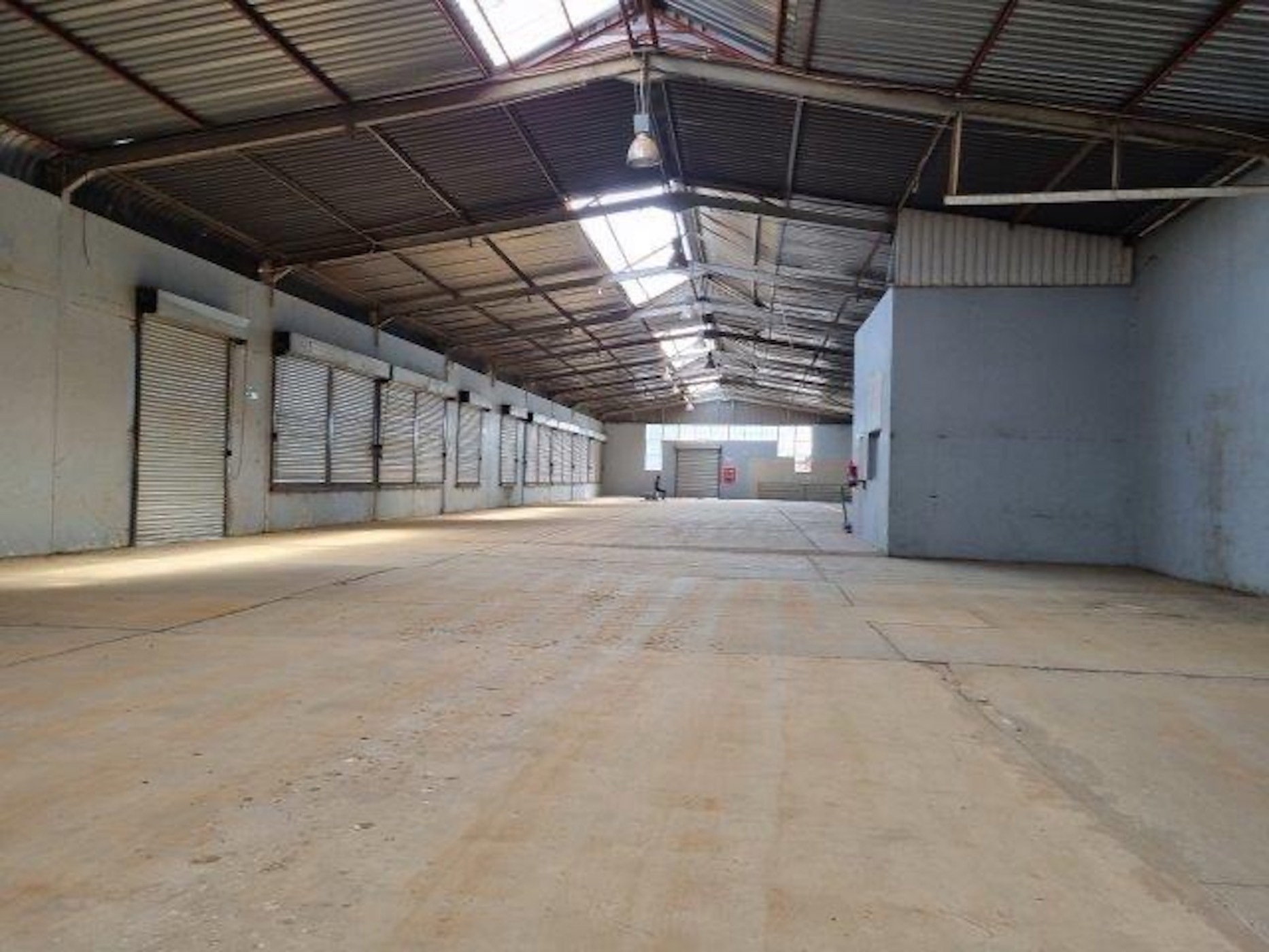 Commercial Building to rent in Hamilton - 1BX1685994