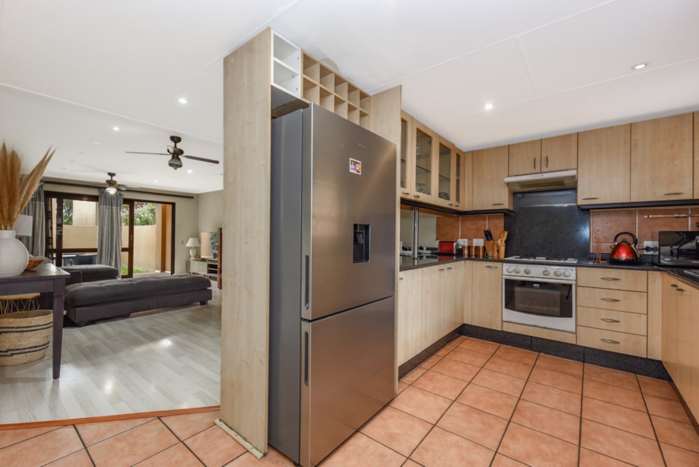 Townhouse for sale in Douglasdale - FW1743443