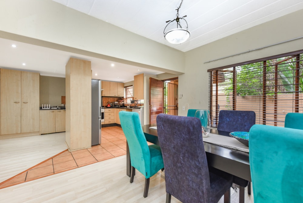 Townhouse for sale in Douglasdale - FW1743443