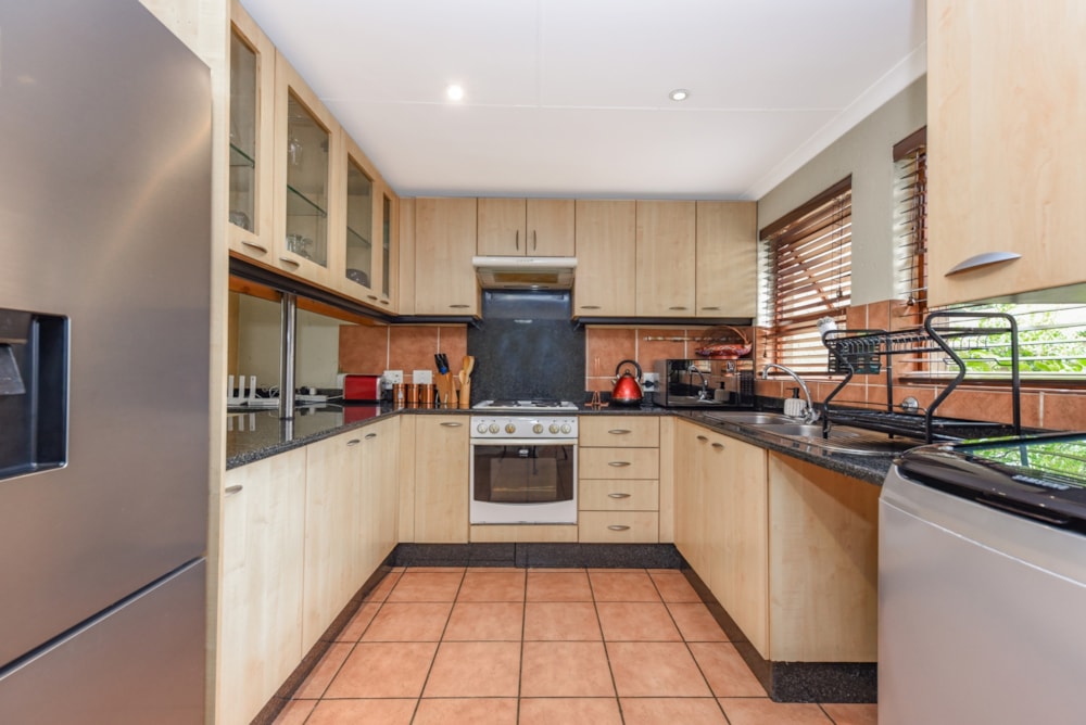 Townhouse for sale in Douglasdale - FW1743443