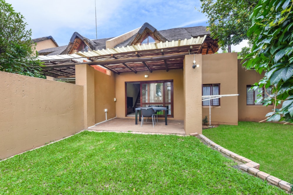 Townhouse for sale in Douglasdale - FW1743443