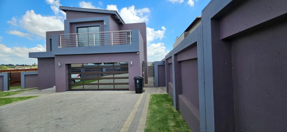 Double-storey house for sale in Helderwyk Estate - 1BJ1728961 Double-storey house for sale in Helderwyk Estate - 1BJ1728961