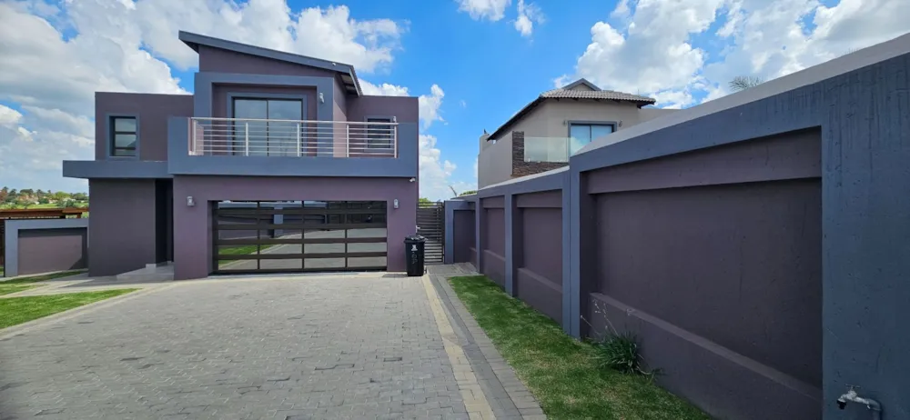Double-storey house for sale in Helderwyk Estate - 1BJ1728961 Double-storey house for sale in Helderwyk Estate - 1BJ1728961