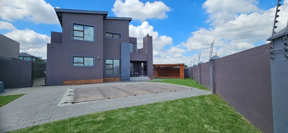 Double-storey house for sale in Helderwyk Estate - 1BJ1728961 Double-storey house for sale in Helderwyk Estate - 1BJ1728961