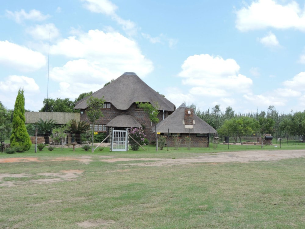 Smallholding for sale in Koster - 1RU1686651