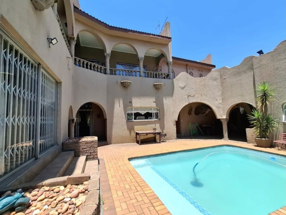 Double-storey house for sale in Vanderbijlpark SE 3 - 1VT1687392