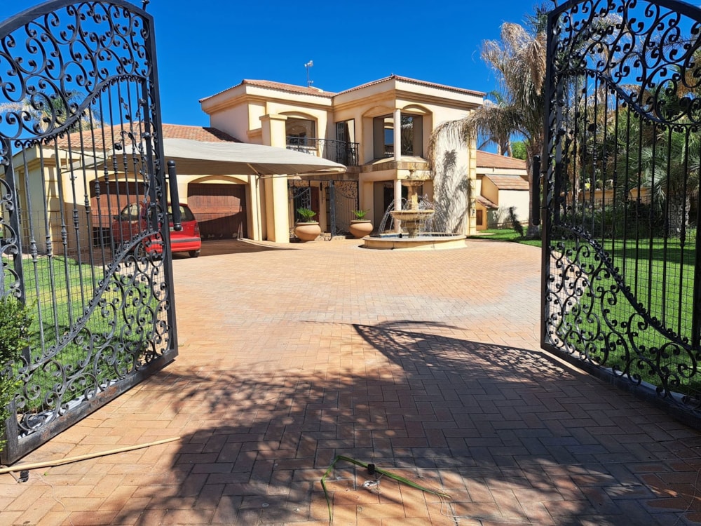 Double-storey house for sale in Christiana, North West Province - 1KJ1686849 Double-storey house for sale in Christiana, North West Province - 1KJ1686849