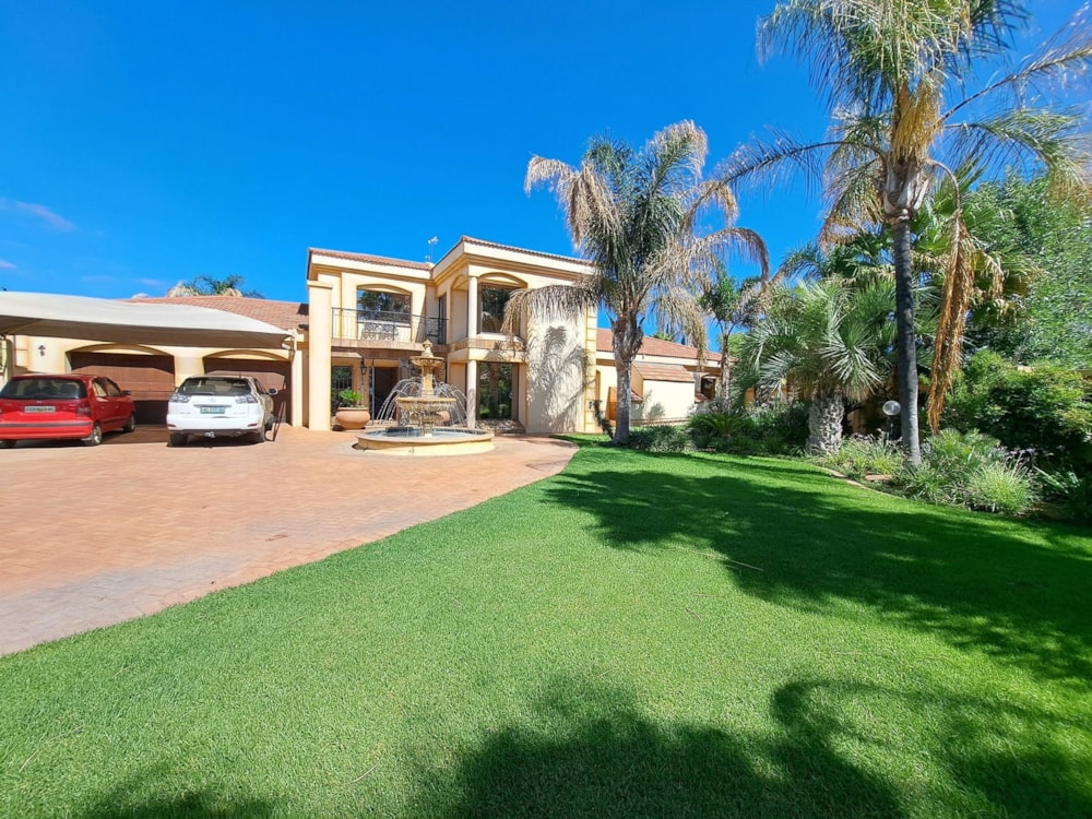 Double-storey house for sale in Christiana, North West Province - 1KJ1686849 Double-storey house for sale in Christiana, North West Province - 1KJ1686849