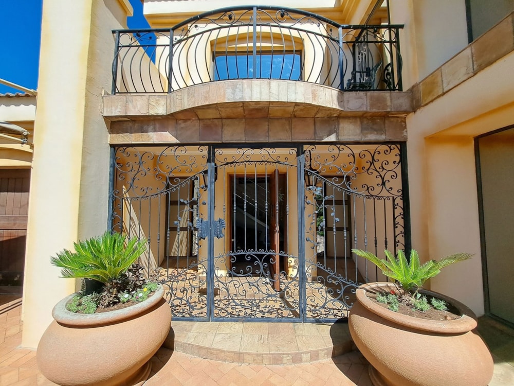 Double-storey house for sale in Christiana, North West Province - 1KJ1686849 Double-storey house for sale in Christiana, North West Province - 1KJ1686849