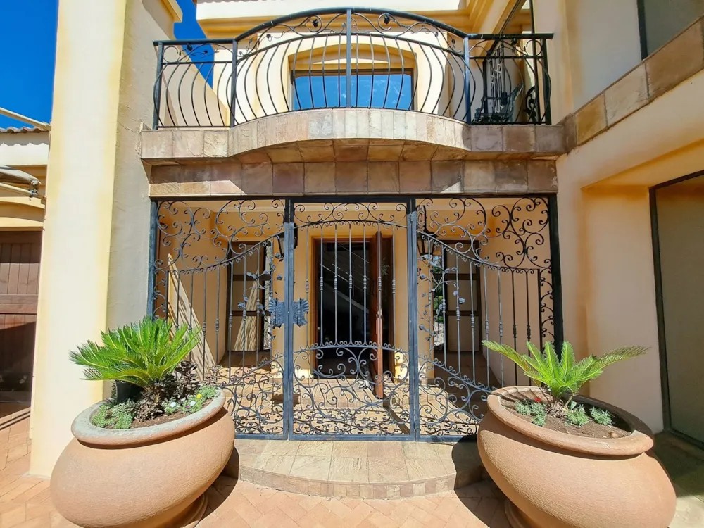 Double-storey house for sale in Christiana, North West Province - 1KJ1686849 Double-storey house for sale in Christiana, North West Province - 1KJ1686849