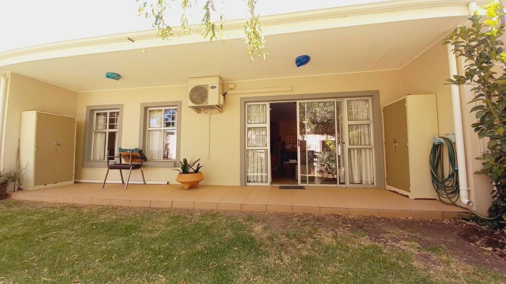 Security complex home sold in Oudtshoorn - 1OU1686817 Security complex home sold in Oudtshoorn - 1OU1686817