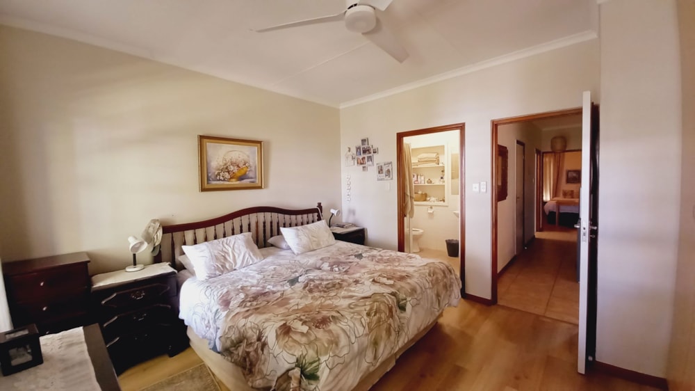 Security complex home sold in Oudtshoorn - 1OU1686817 Security complex home sold in Oudtshoorn - 1OU1686817