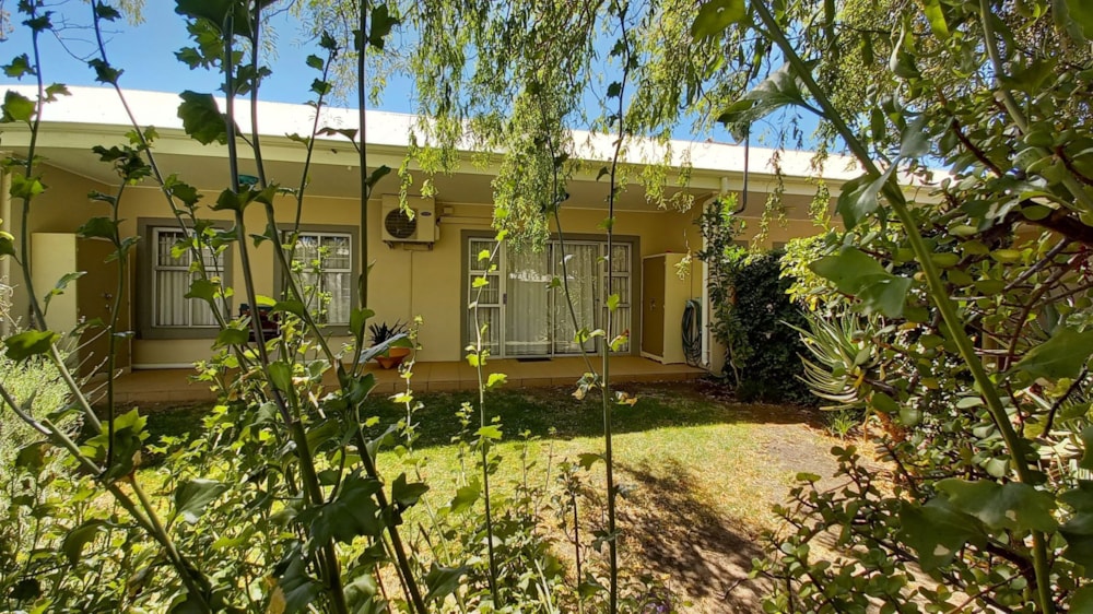 Security complex home sold in Oudtshoorn - 1OU1686817 Security complex home sold in Oudtshoorn - 1OU1686817